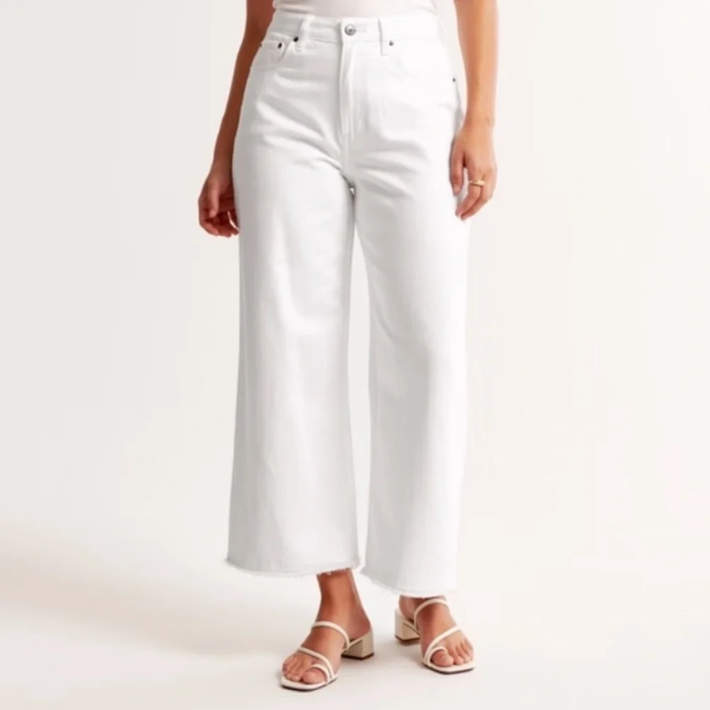 Abercrombie & Fitch White Flare Jeans - Picture 1 of 4